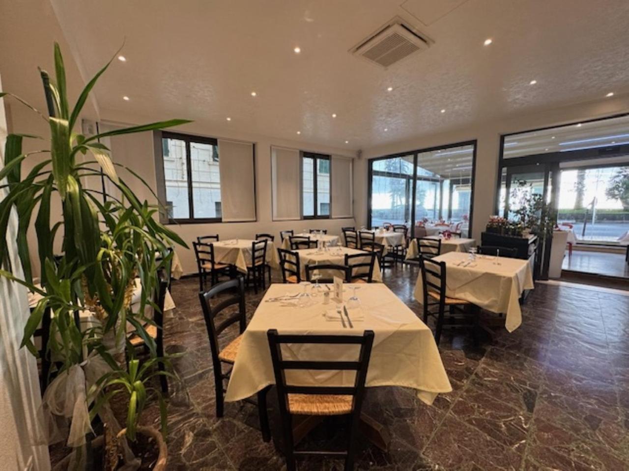 Hotel Ristorante Milton Varazze Exterior photo